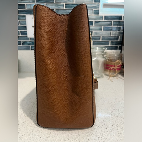 MK Leather Tote & Wallet - Picture 4 of 14